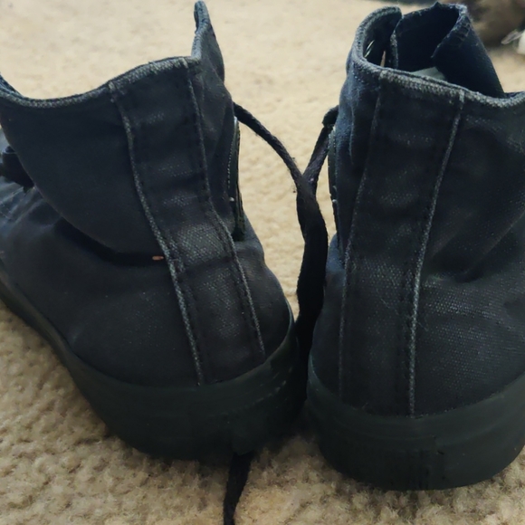 Black youth chuck taylors - Picture 2 of 3